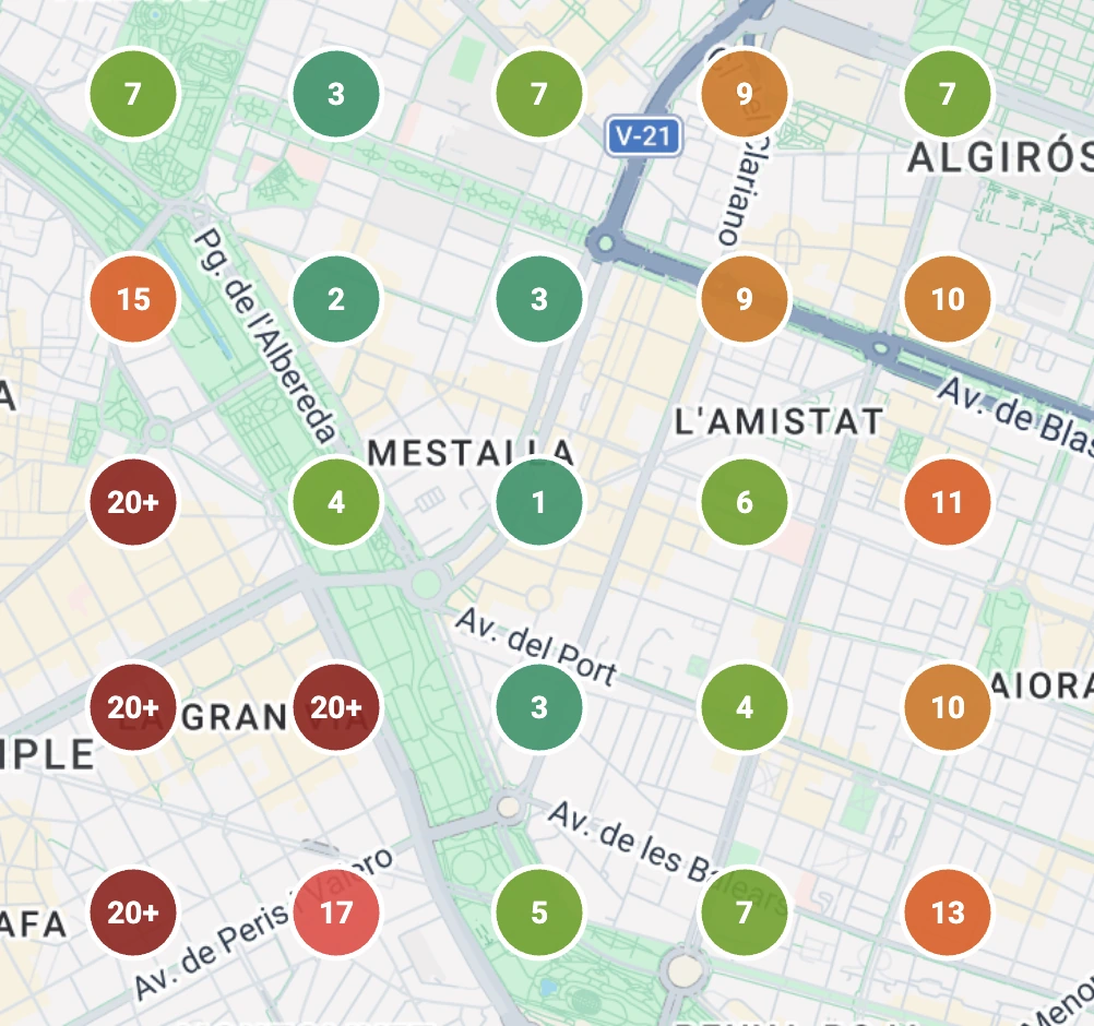 La cuadrícula de posiciones en detalle sobre el mapa: un disco por punto con el puesto en que sale el negocio, del verde al rojo.